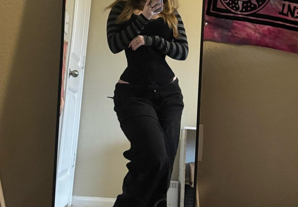 Black Long Sleeve Striped Top + Black Baggy Pants + Corset Belt Detail