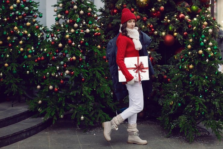 10 Easy & Stylish Casual Christmas Outfits