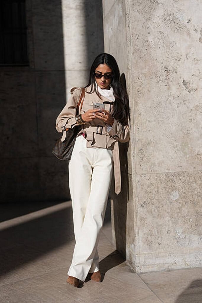 Beige Trench Coat + White Top + White Straight-leg Jeans + Brown Suede Ankle Boots