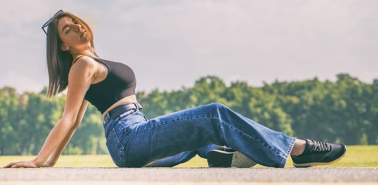 Flared Jeans Outfit Ideas