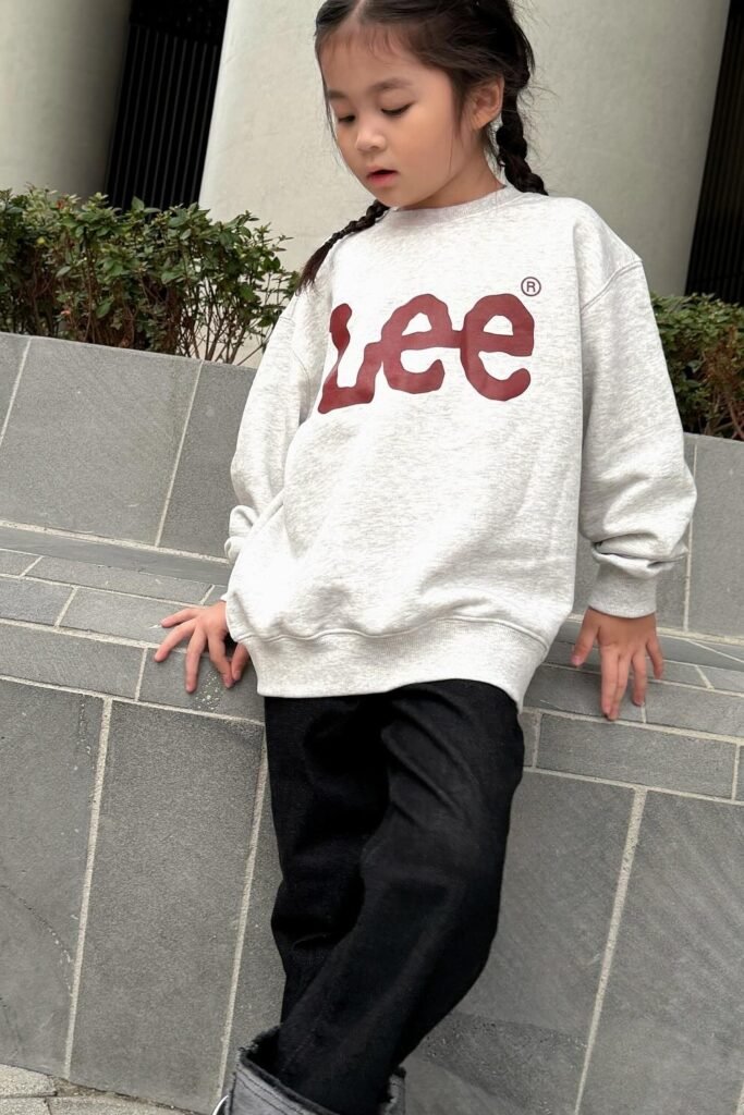 Oversized Grey Lee Sweatshirt + Black Pants + Grey Boots