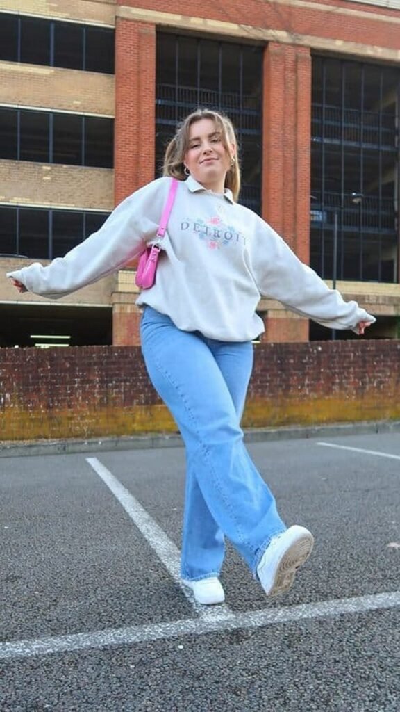Retro Chic Sweatshirt and Jeans Combo
