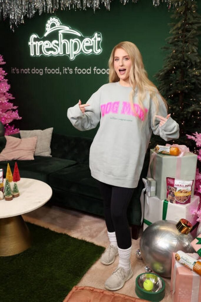 Oversized Graphic "Dog Mom" Sweatshirt and Leggings