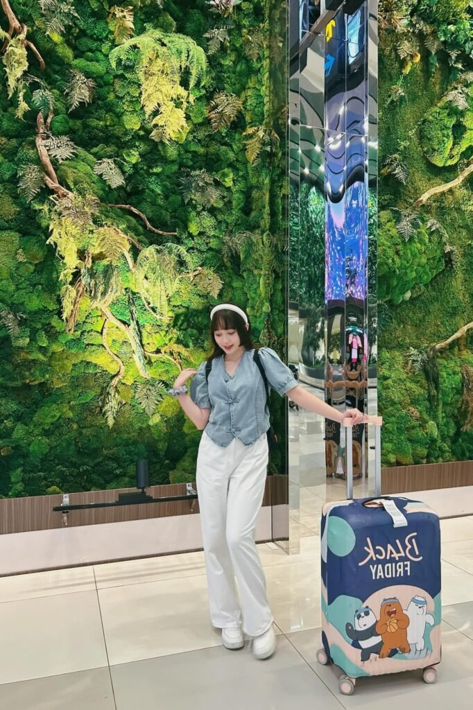 Blue Puff-Sleeve Denim Top + White Wide-Leg Trousers + White Platform Sneakers