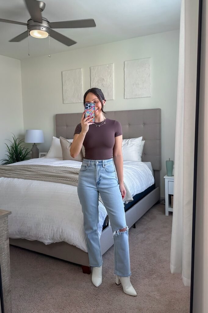 Brown Short-Sleeve Bodysuit + Light Wash Distressed Jeans + White Pointed Boots