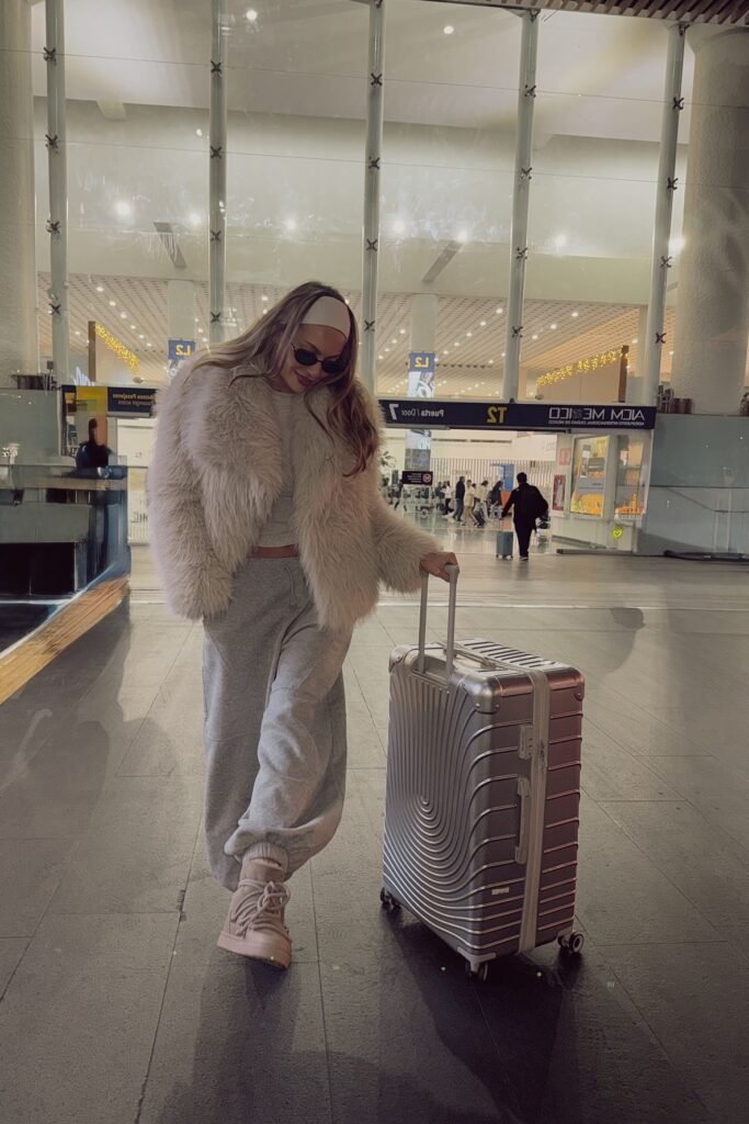 Cream Faux Fur Jacket + Grey Crop Top + Grey Oversized Sweatpants + Beige Lace-Up Snow Boots