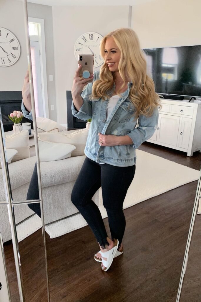 Light Wash Denim Jacket + White Top + Black Skinny Jeans + White Sandals