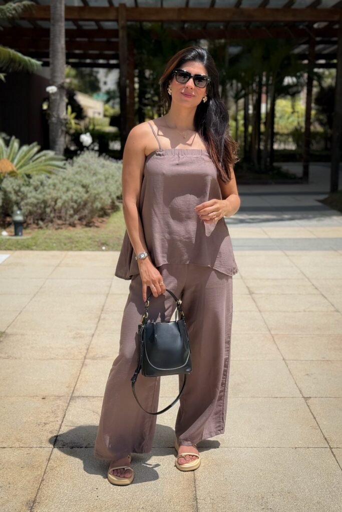 Mauve Sleeveless Linen Set + Black Bucket Bag + Beige Sandals + Black Sunglasses