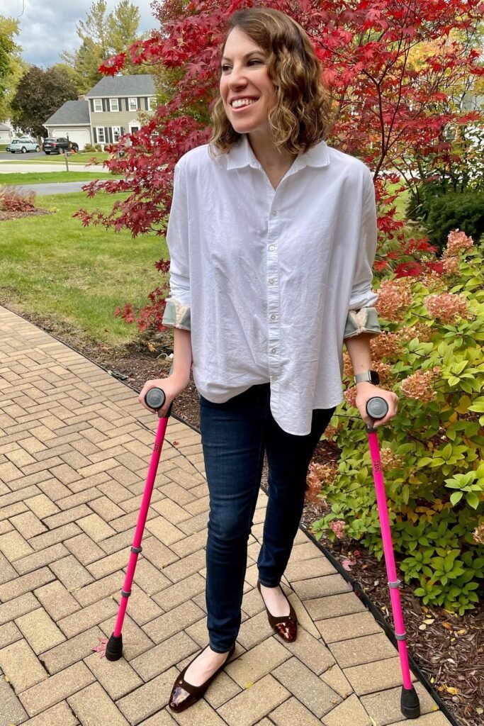 Oversized White Button-Down Shirt + Dark Indigo Skinny Jeans + Brown Patent Leather Cap-Toe Flats
