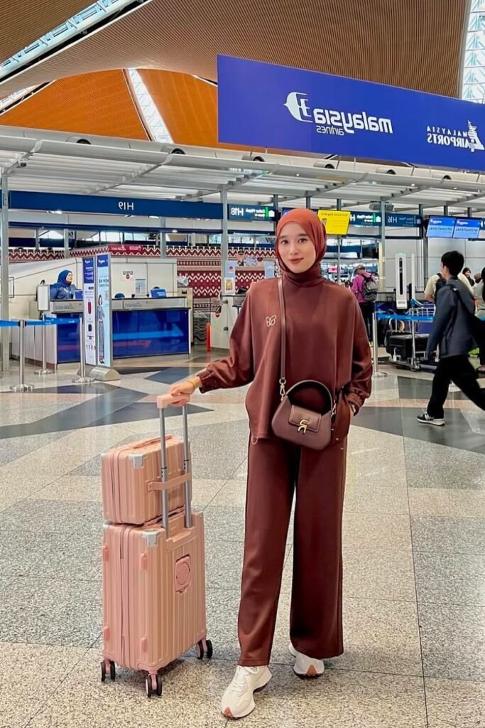 Rust Brown High-Neck Sweatshirt + Matching Brown Wide-Leg Pants + White and Tan Sneakers