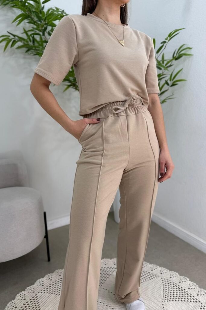 Taupe Short-Sleeve Sweatshirt + Matching Straight-Leg Joggers + White Sneakers