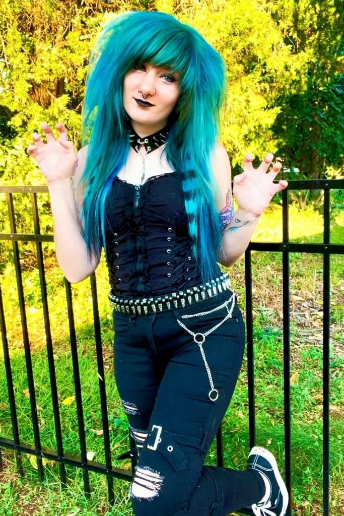 Black Corset Top + Ripped Black Skinny Jeans + Black Sneakers