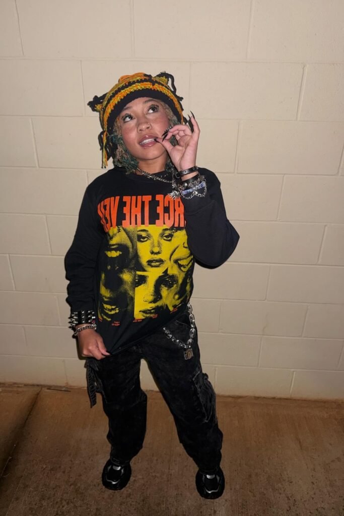 Green Tie-Dye Graphic T-Shirt + Distressed Denim Shorts + Black Low-Top Sneakers