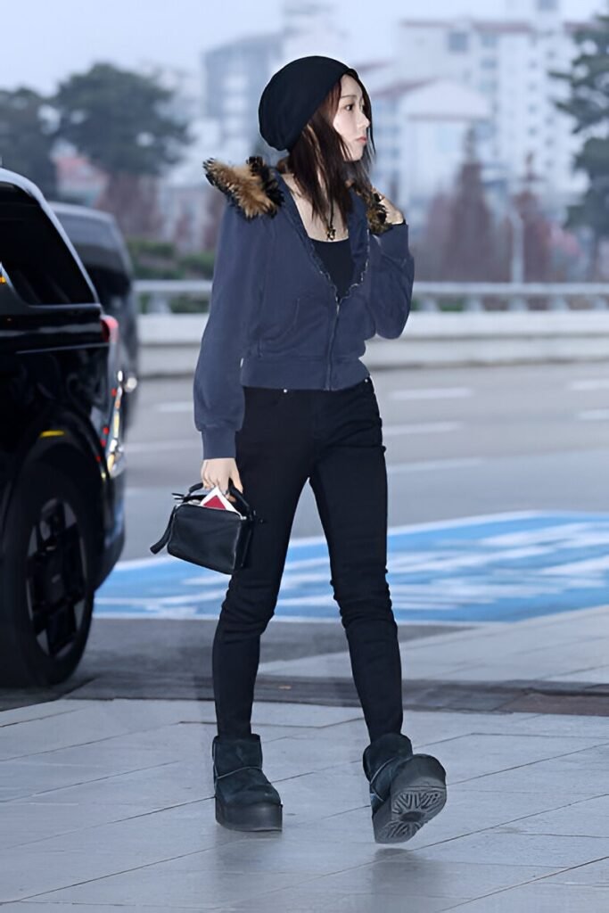 Blue Faux-Fur Trimmed Hoodie + Black Skinny Jeans + Black Beanie + Black Platform Boots