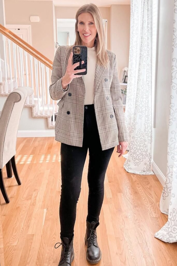 Brown Checkered Double-Breasted Blazer + Cream Turtleneck + Black Skinny Jeans + Black Lace-Up Boots