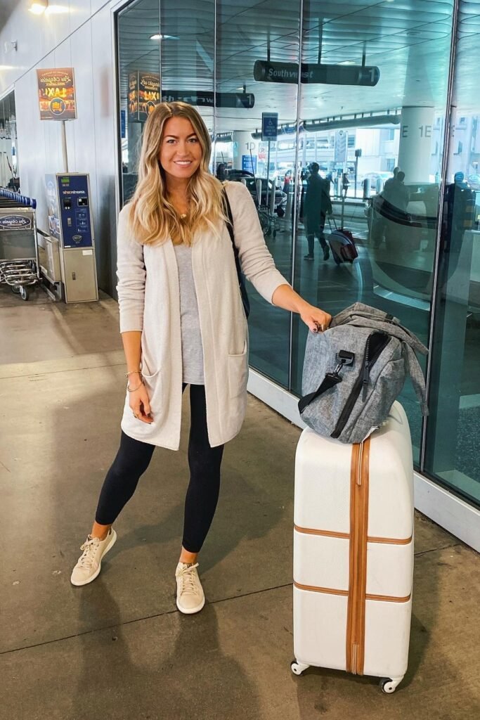 Cream Long Cardigan + Grey T-shirt + Black Cropped Leggings + Beige Suede Sneakers