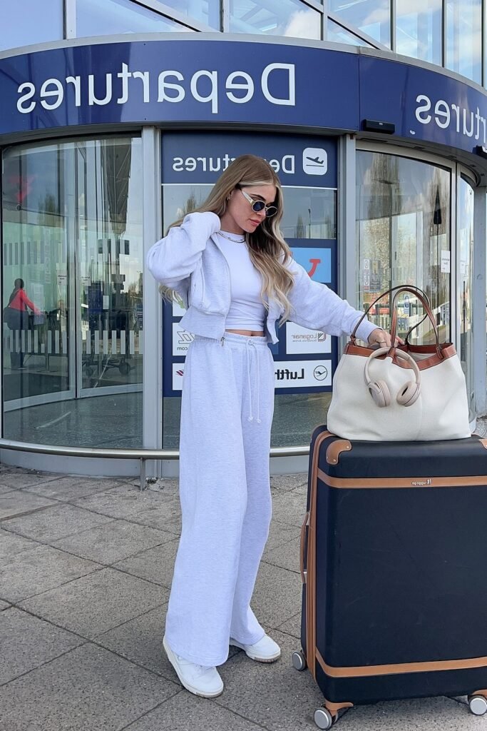 Light Grey Cropped Zip-Up Hoodie + White Crop Top + Light Grey Wide-Leg Sweatpants + White Sneakers