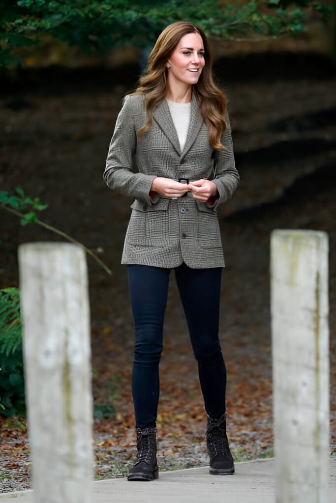 Plaid Blazer + Beige Knit Top + Black Skinny Jeans + Brown Lace-up Boots