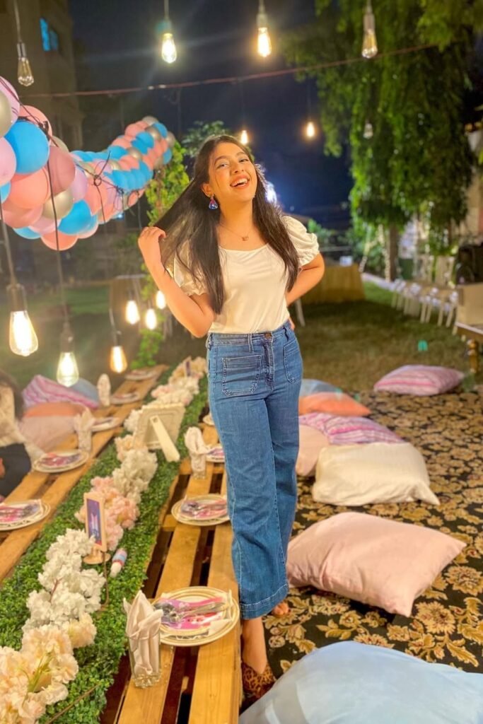 White Puff-Sleeve Top + Blue High-Waisted Straight-Leg Jeans + Leopard Print Flats