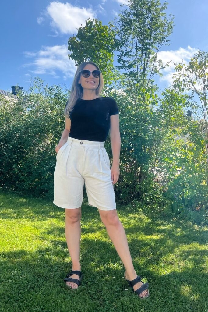 Black Short-Sleeve Top + White Pleated Shorts + Black Double-Strap Sandals