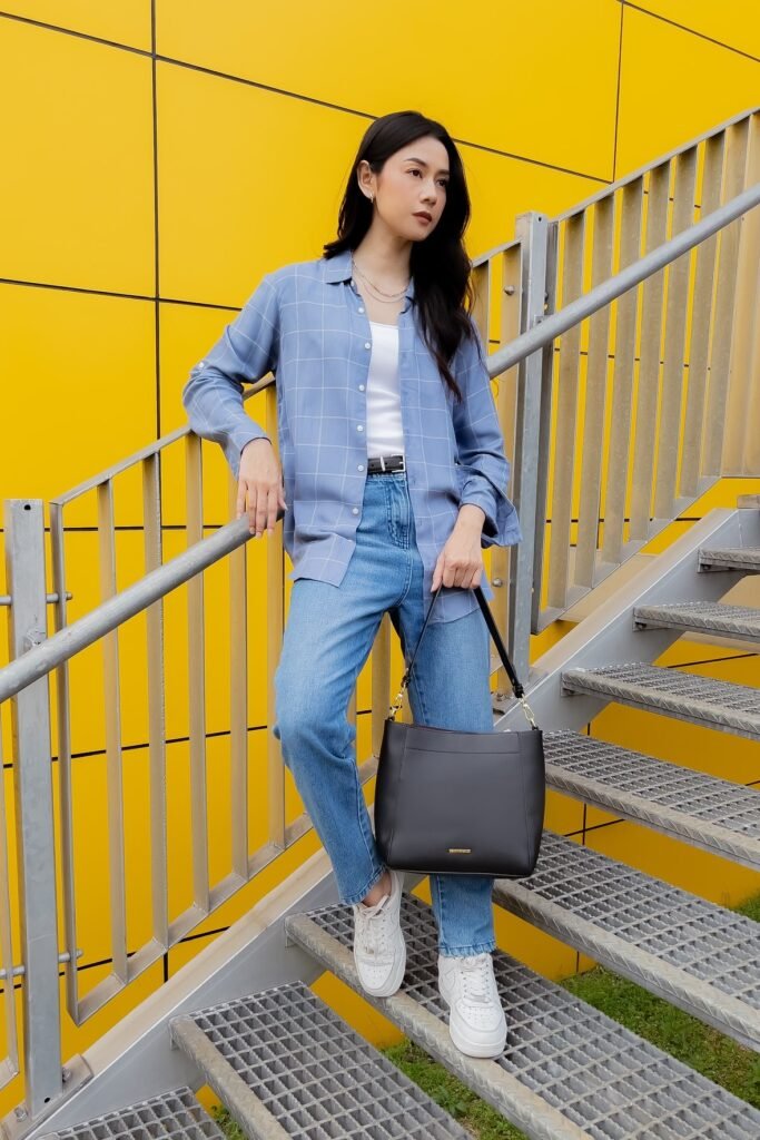 Blue Grid Pattern Shirt + White Tank Top + Straight-Leg Blue Jeans + White Sneakers