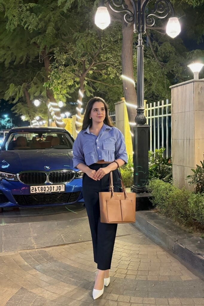 Blue and White Striped Cropped Button-Down Shirt + Navy Blue Trousers + White Pointed Pumps