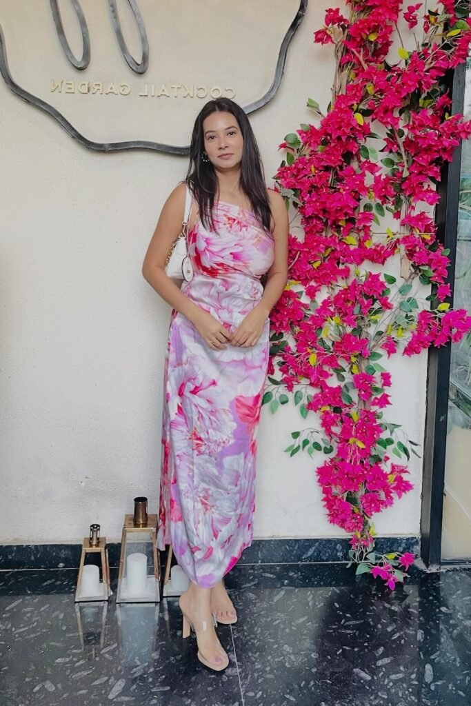One-Shoulder Pink Floral Satin Maxi Dress + White Chain Shoulder Bag + Clear Heeled Sandals