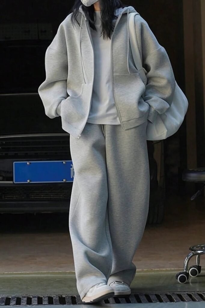 Oversized Grey Zip-up Hoodie + White T-shirt + Wide-leg Grey Sweatpants + White Sneakers