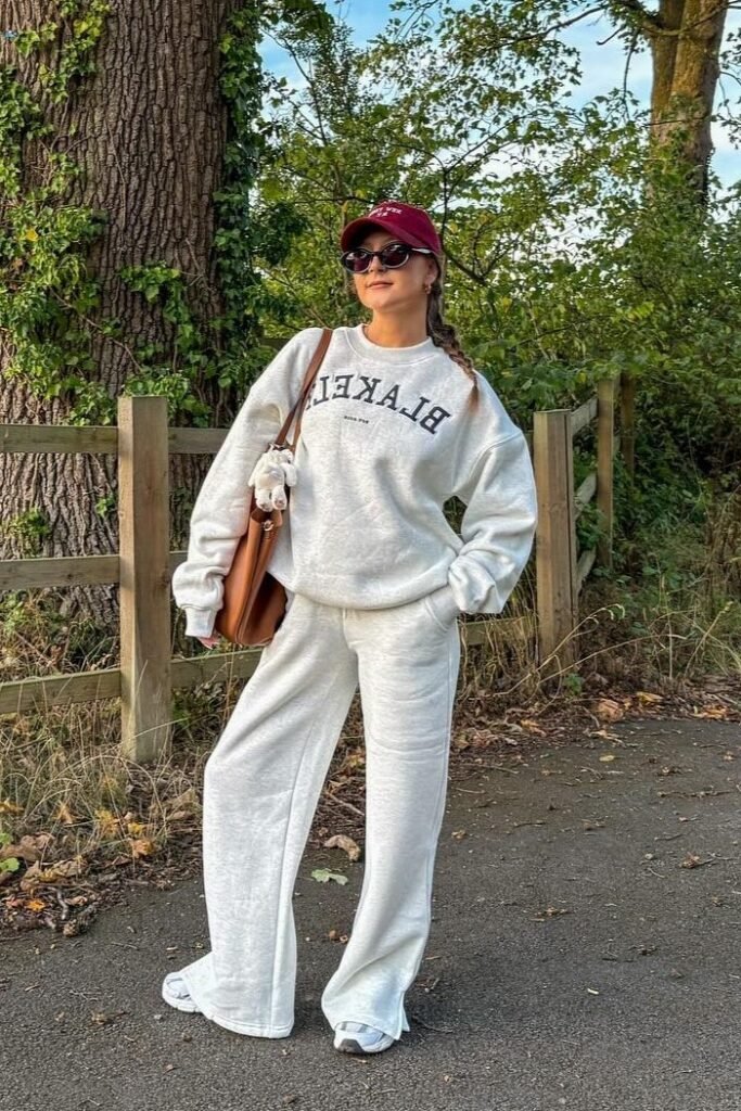 Oversized White Graphic Sweatshirt + White Wide-Leg Sweatpants + White Sneakers