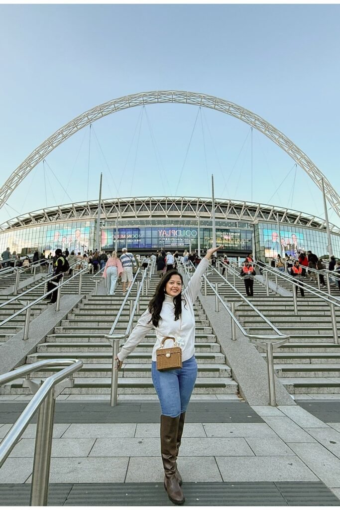 White Turtleneck Sweater + Blue Skinny Jeans + Brown Knee-High Boots