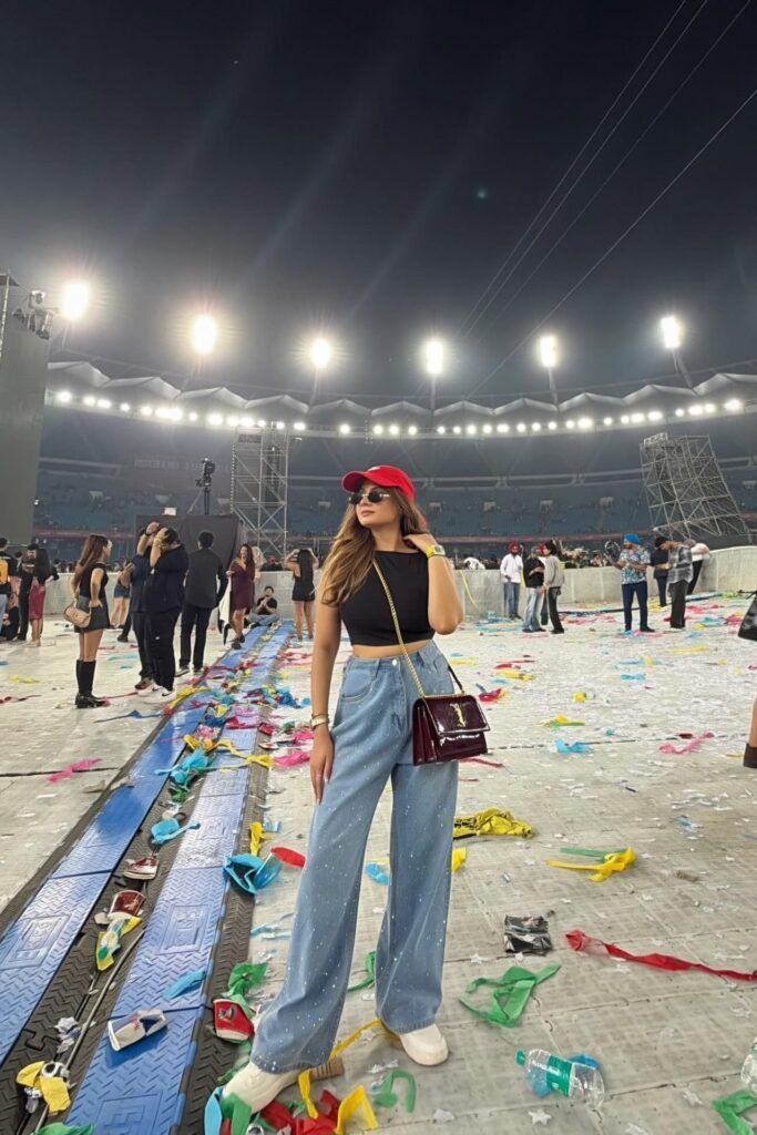 Black Cropped Tee + Sparkly High-Waisted Blue Jeans + White Sneakers