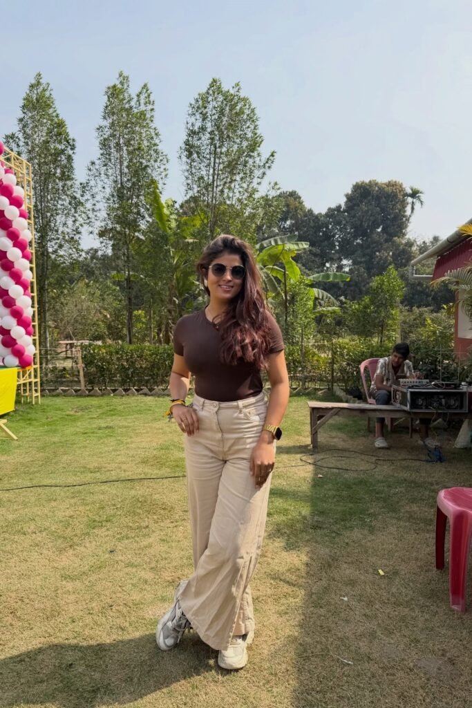 Brown Fitted T-Shirt + Beige Wide-Leg Trousers + Grey and White Athletic Sneakers