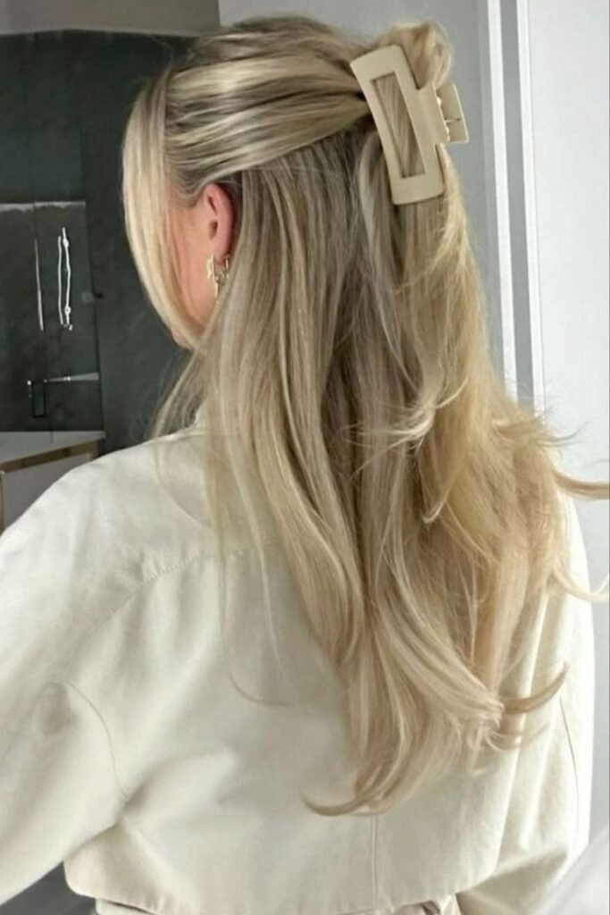 Effortless Half-Up Look with Matte Rectangular Claw Clip