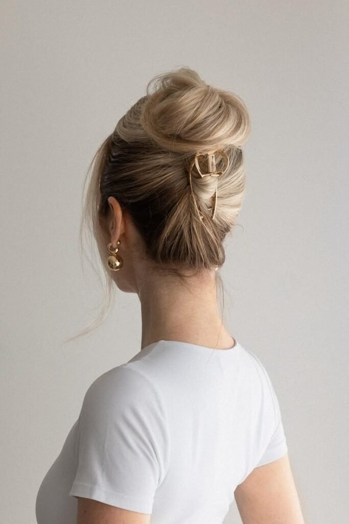 Elegant Polished Twist with Gold Geometric Metal Clip
