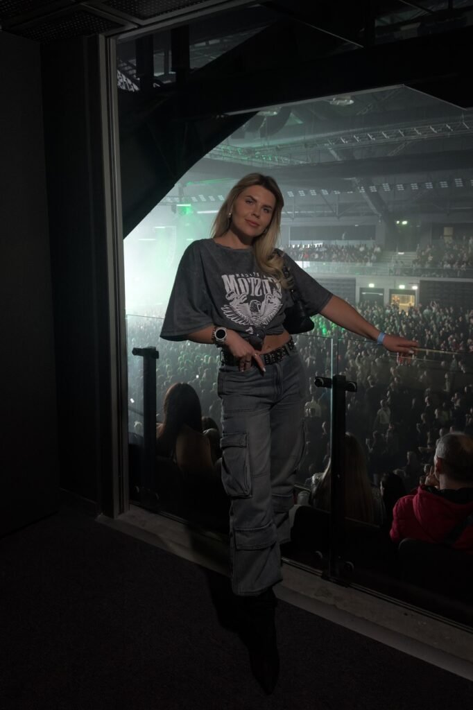 Grey Graphic Oversized T-Shirt + Grey Cargo Jeans + Black Pointed Boots