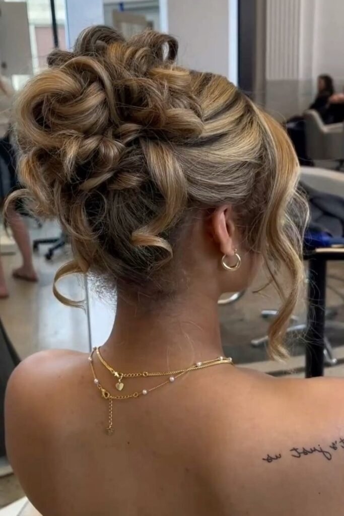 Loose Crossover Chignon with Natural Wavy Texture