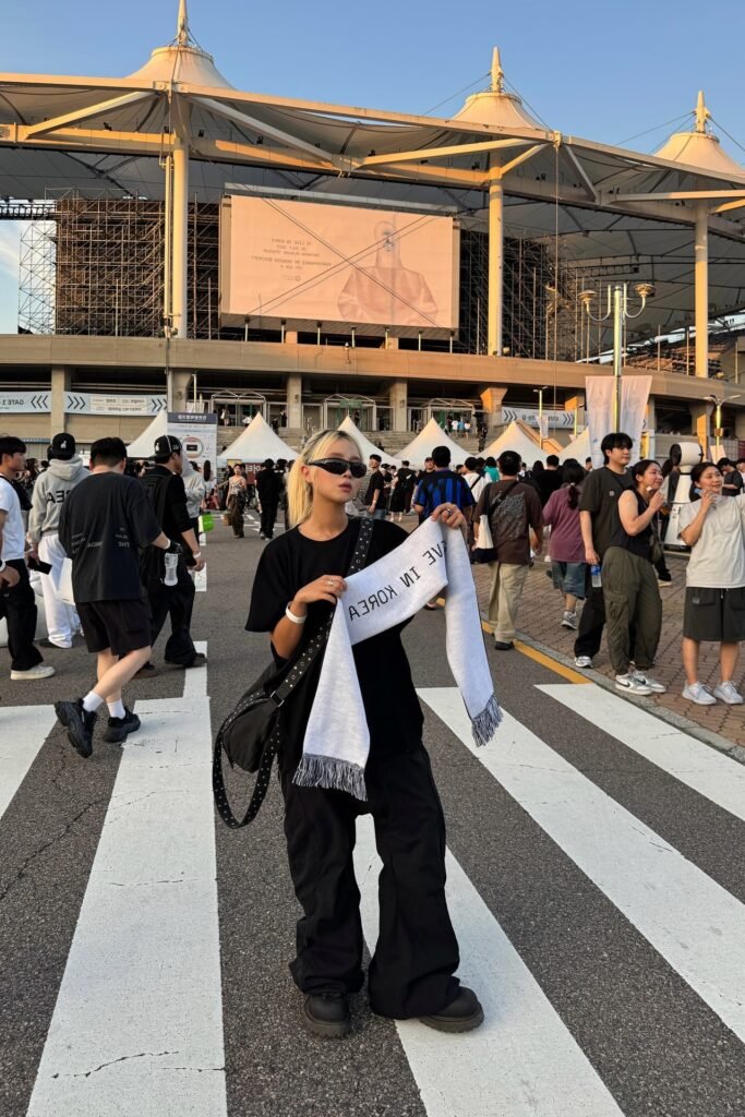 Oversized Black T-Shirt + Black Wide-Leg Trousers + Black Platform Boots