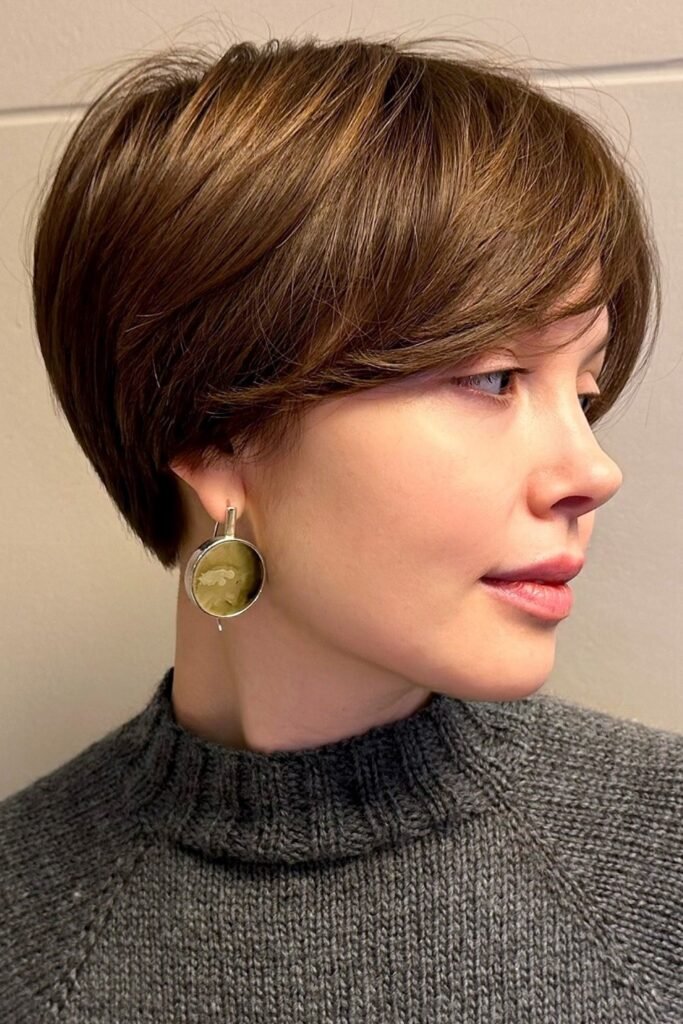 Rounded Inverted Bob with Feathered Layers