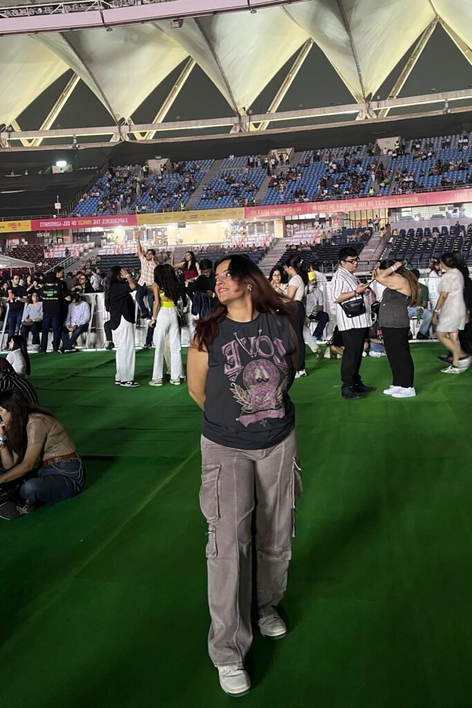 Sleeveless Graphic Muscle Tee + Grey Wide-Leg Cargo Pants + White Sneakers