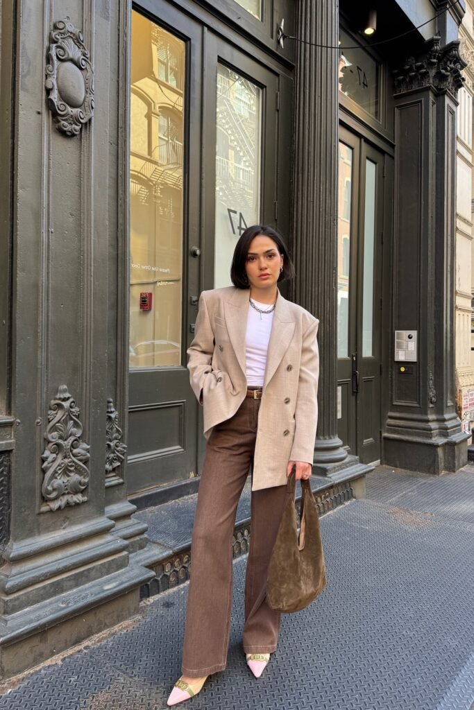 White T-Shirt + Beige Oversized Blazer + Brown Straight-Leg Jeans + Two-Tone Pointed Flats