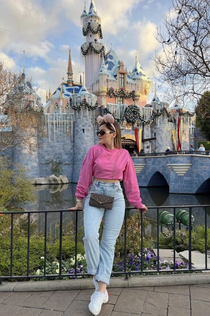 Pink Cropped Sweatshirt + Light Wash Straight Jeans + White Platform Sneakers