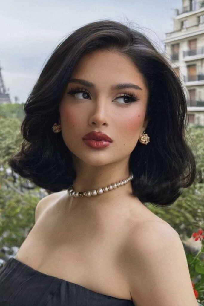 Voluminous Dark Bob with Soft Waves